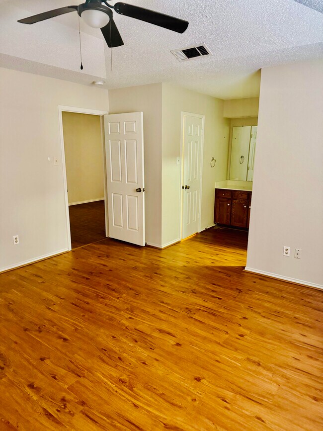 Building Photo - 1817 Crooked Ln