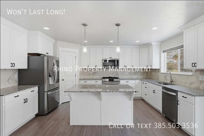 Building Photo - 4452 N Summer View Dr