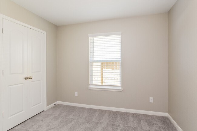 Building Photo - 23055 Bellini Dr