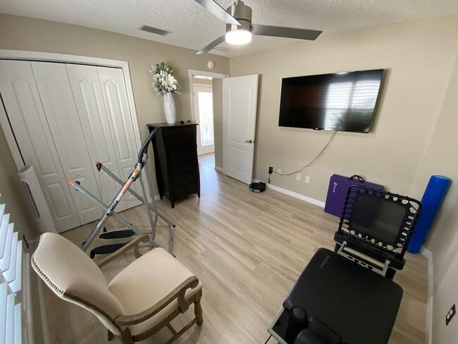 Building Photo - Gorgeous 3 + 2 Turnkey ANNUAL Lease w/Swim Spa & Large Private Screened in Patio In The Village o...