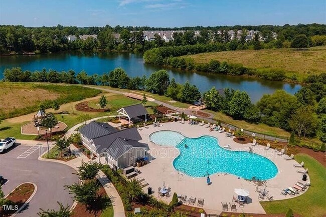 Building Photo - 804 Hillfarm Dr