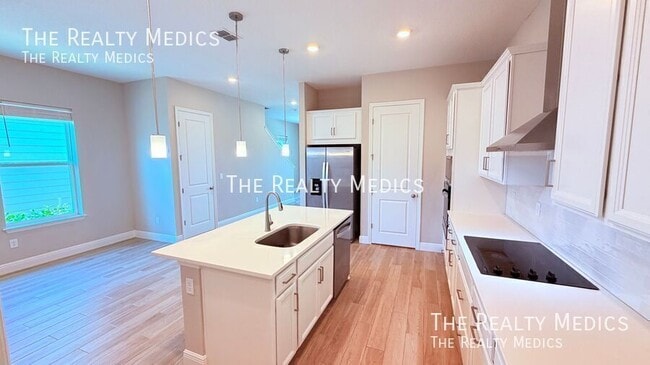 Building Photo - 6495 Cyrils Dr