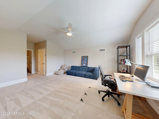 Building Photo - 401 Payasada Lakes Ave