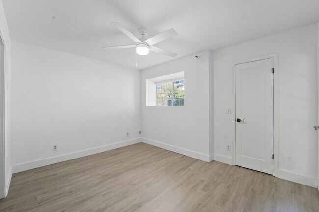 Building Photo - Stunning 2-bedroom, 2-bathroom home in the...
