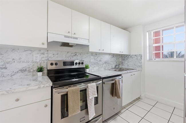 Building Photo - 2520 N Andrews Ave