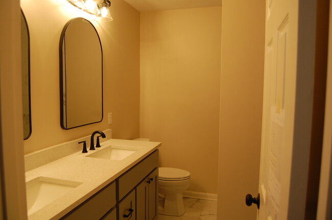 Primary bathroom - 3075 Chartwell Ct