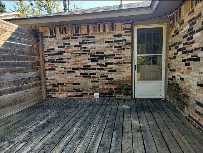 Building Photo - 119 W Clegern Ave