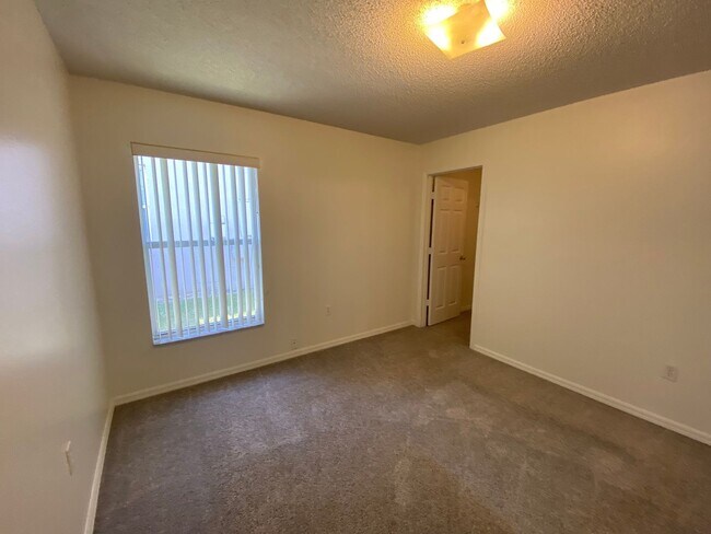 Building Photo - 4 Bedroom Pool Home in Davenport, FL