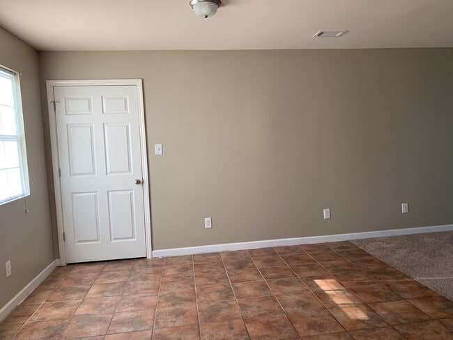 Building Photo - 3bed/2bath Home close to Community Center