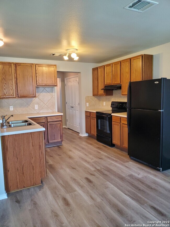 Building Photo - 136 Rattlesnake Way