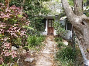 Building Photo - 1030 NE 9th St