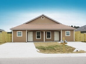 Building Photo - 139 S Bend Ct