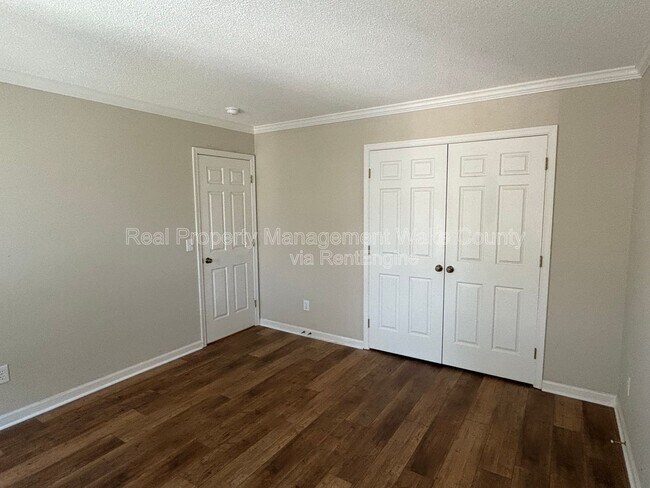 Building Photo - 106 N McLean Ct