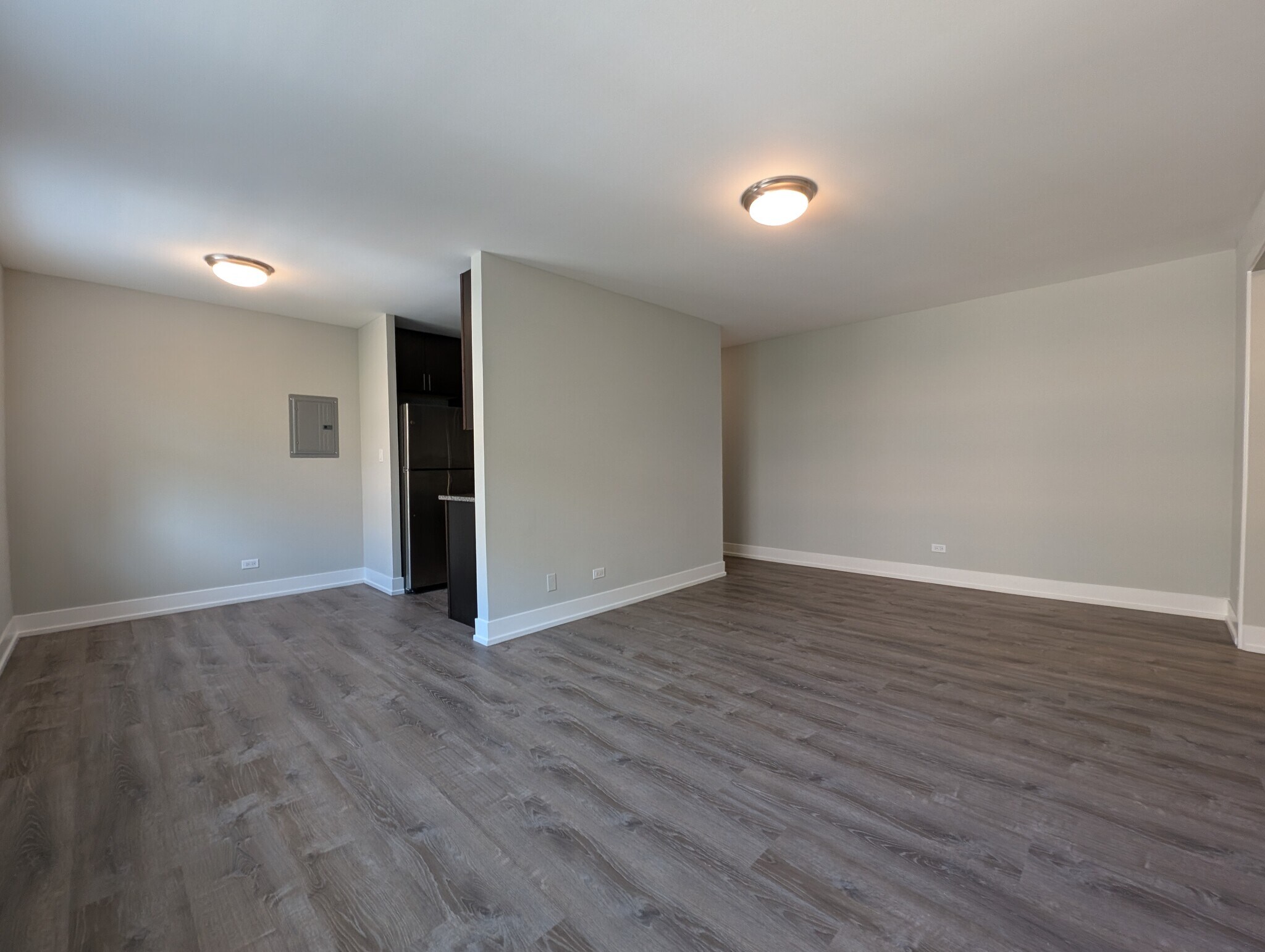 Building Photo - 542 W Surf St