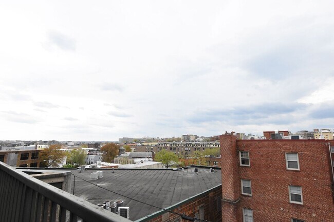 Building Photo - Chic, Contemporary 1 BD 1.5 BA Condo in the Mount Pleasant neighborhood of NW DC!!