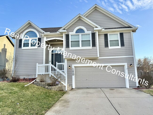 Primary Photo - Spacious 4-Bedroom Reverse Split-Level in ...