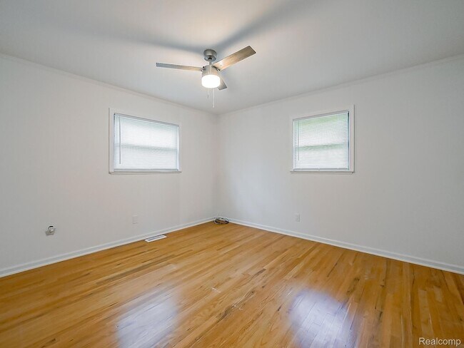 Building Photo - 7580 Thornwood St