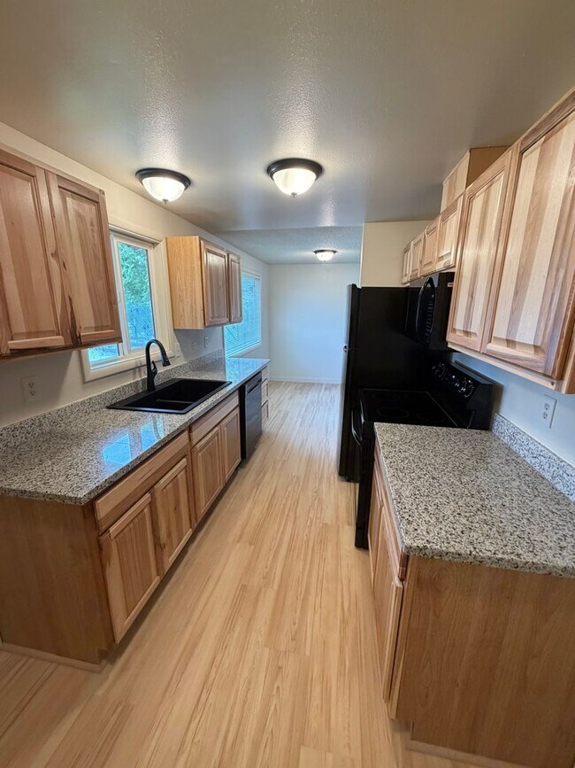 Building Photo - Newly Remodeled 2 Bedroom with Fenced yard!