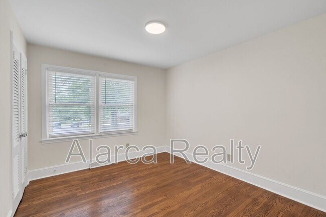 Building Photo - 3733 Manchester Dr