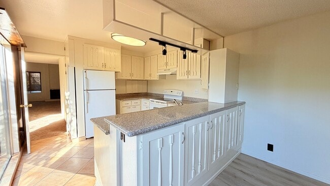 Building Photo - 1092 Melrose Ave