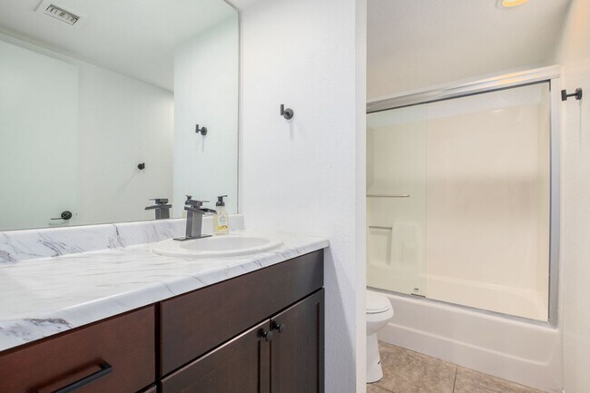 Building Photo - 3-Bedroom Furnished Townhouse with Private...