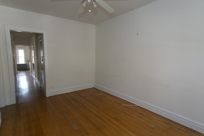Building Photo - Lincoln Square / Ravenswood - 2 Bedroom / 1 Bath - Heat Included