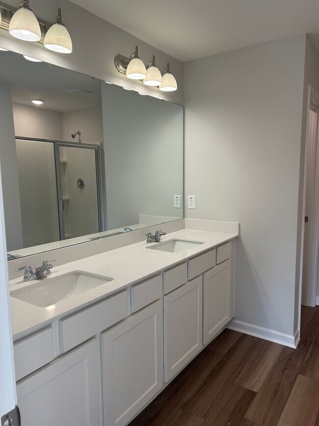 Building Photo - Spacious 3BR Townhome in Durham Near RTP, RDU & Downtown