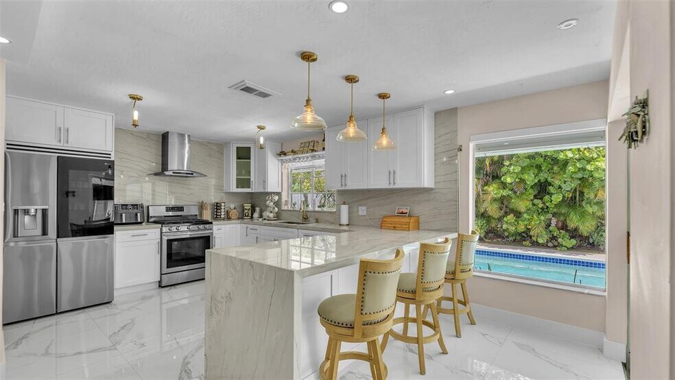 Building Photo - 8425 Southampton Dr