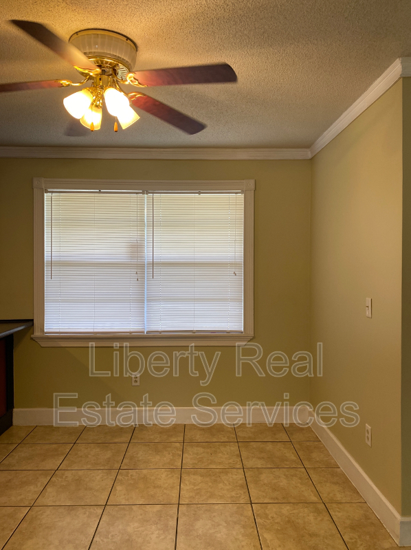 Building Photo - 137 Deerwood Ct