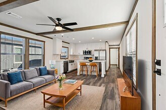 Building Photo - 1610 Fox Dr