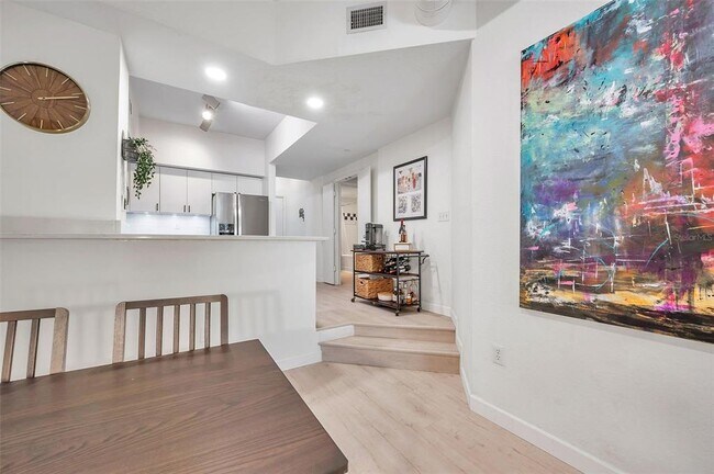 Building Photo - 520 S Armenia Ave