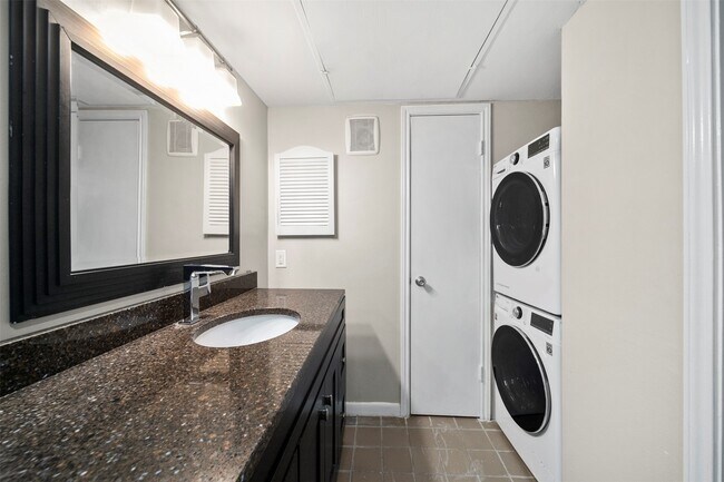 Building Photo - 1601 S Shepherd Dr