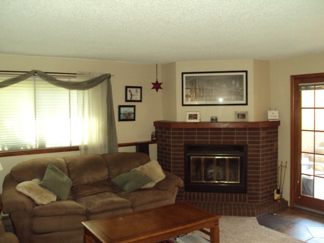 Building Photo - 2450 Hampshire Rd