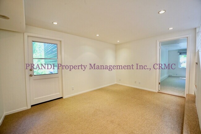 Building Photo - Stunning Seminary Gem, Modern Finishes & P...