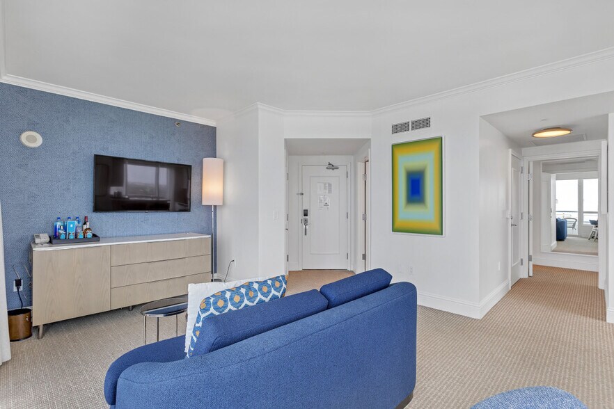 Building Photo - 4401 Collins Ave