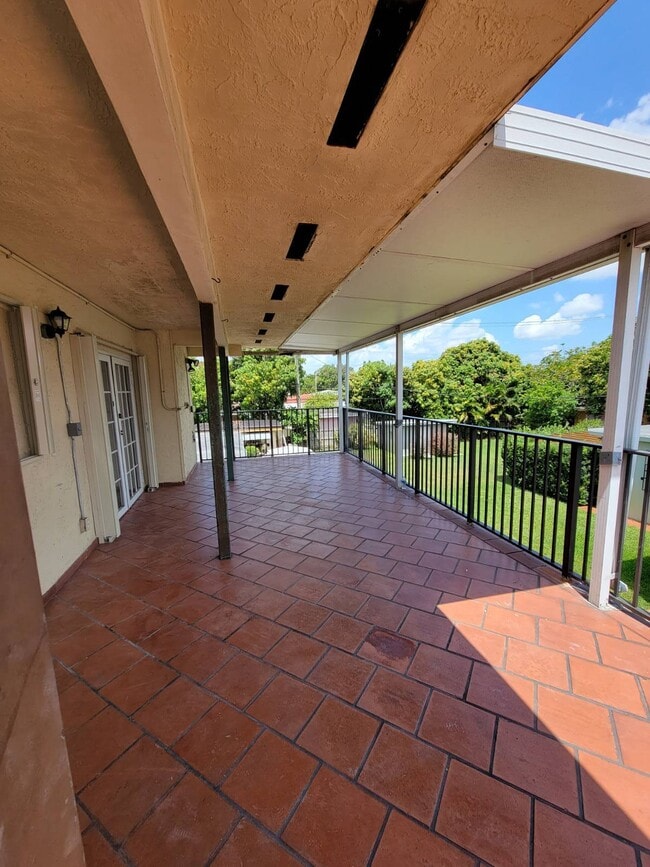 Building Photo - 120 NW 43rd Pl