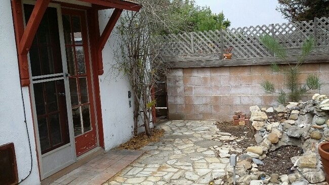 Building Photo - Two Bedroom, One bath house in Los Osos