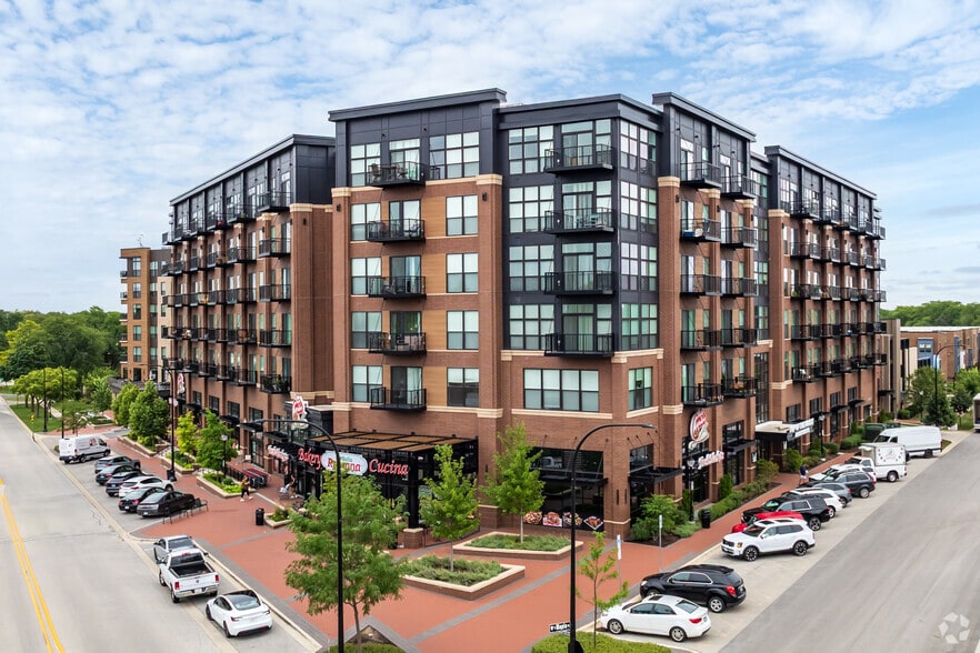 Primary Photo - Top of The Mount Apartments