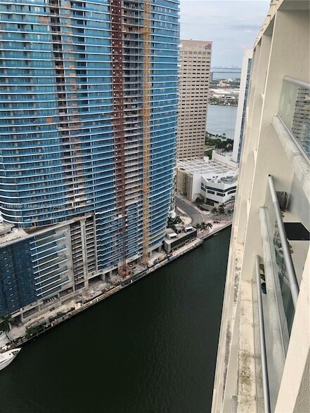 Building Photo - 475 Brickell Ave