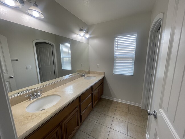 Building Photo - 37280 Parkway Dr