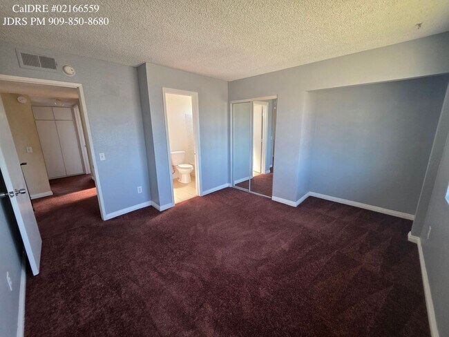 Building Photo - Rialto 4 Bedroom Home with Swimming Pool