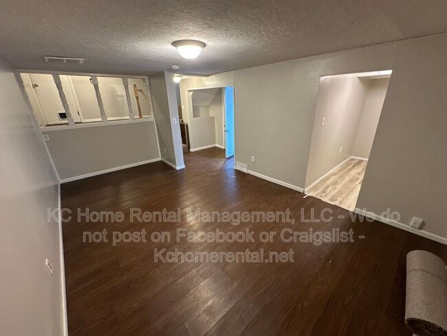 Building Photo - 5029 NE 56th Pl