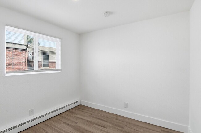 Building Photo - $1,400.95 with $300.00 off the first month's rent, 2 Beds - 1 Bath, Triplex in Aurora with Washer...