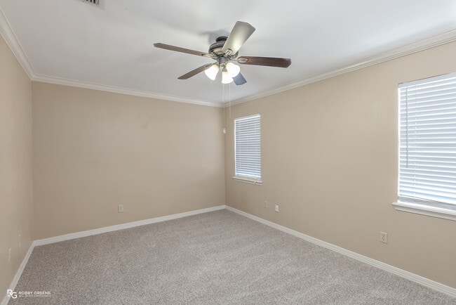 Building Photo - 10142 Carlsbad Dr