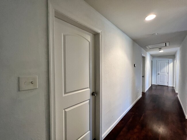 Building Photo - Beautiful one story home in Norfolk