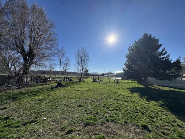 Building Photo - 1934 Crest St