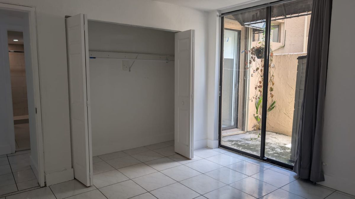 Building Photo - 10400 SW 108th Ave