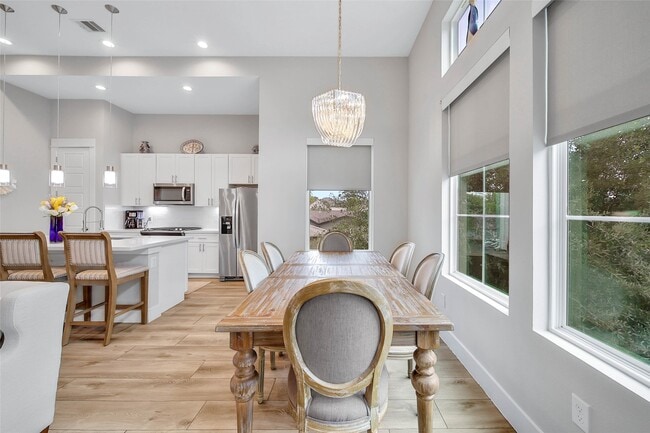 Building Photo - 814 Thornton Rd