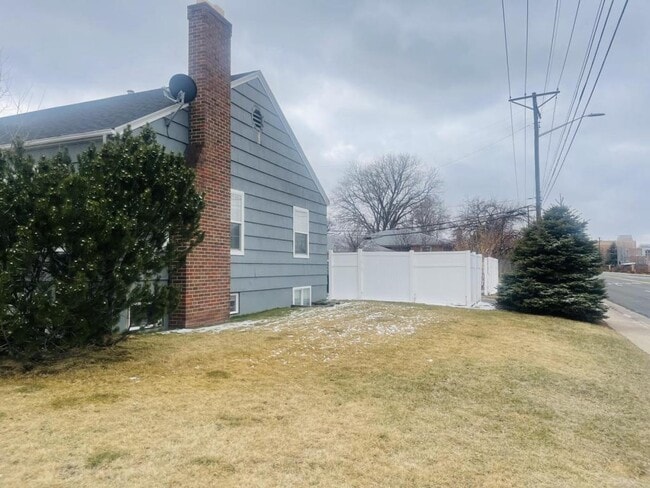 Building Photo - 1601 15th Ave