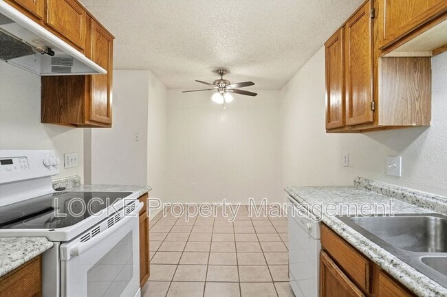 Building Photo - 10259 Aurora Dr